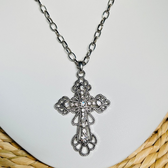 Jewelry - Beautiful Ornate Crystal Filigree Cross Necklace